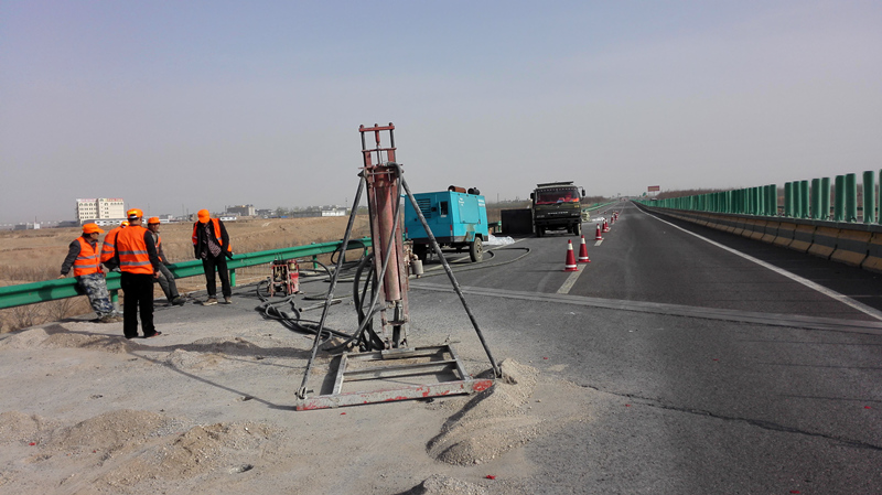 寶漢高速延伸段隴縣6標橋涵臺背注漿加固工程